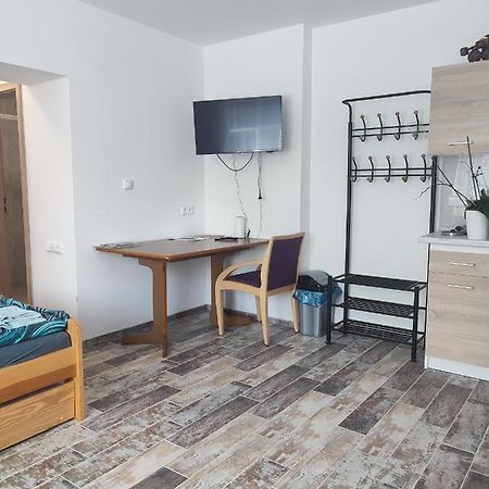 Ubytovani Vistarie Apartment Cerveny Kostelec Luaran gambar